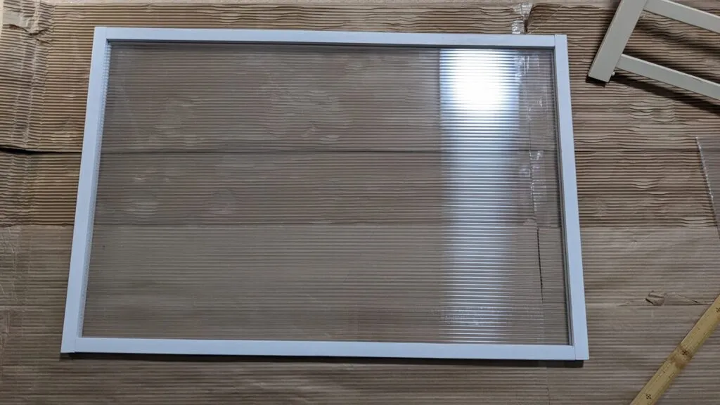 最後の枠を取り付けてひとまず完成?